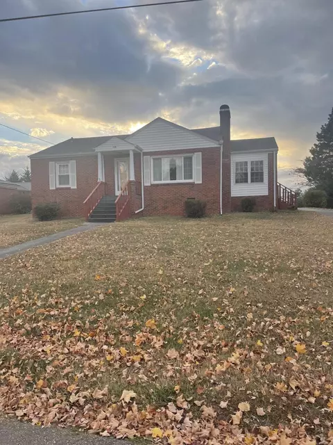 402 W Hillcrest Dr, Morristown, TN 37813