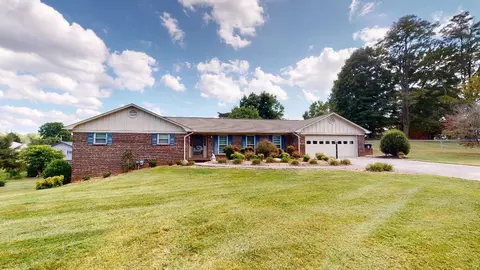 1442 John Sevier Dr, Morristown, TN 37814