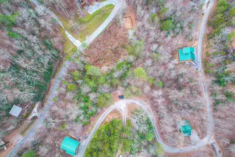 1466 Beach Front Dr, Sevierville, TN 37876