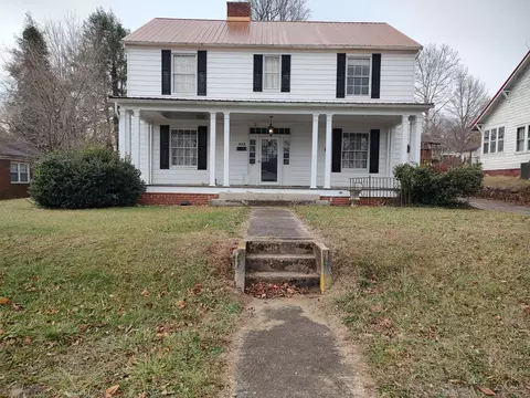 513 2 Nd St, Newport, TN 37821