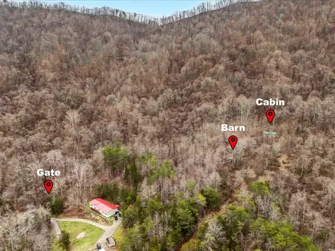 902 Charlie Dalton Ln, Thorn Hill, TN 37881