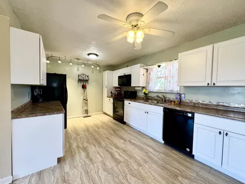 Kitchen - 1624 Pleasant View Dr, Talbott, TN 37877 photo 1 of 3