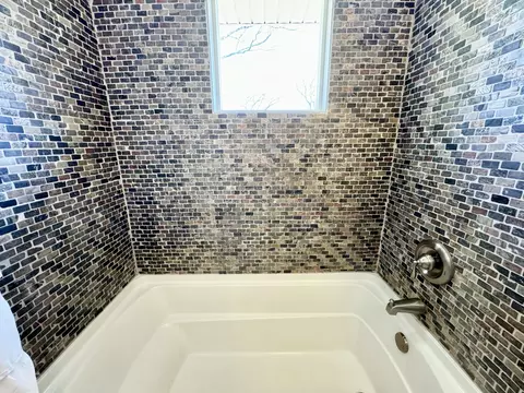 Bath - 1624 Pleasant View Dr, Talbott, TN 37877 photo 1 of 6