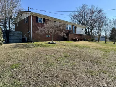 Exterior - 1624 Pleasant View Dr, Talbott, TN 37877 photo 5 of 13