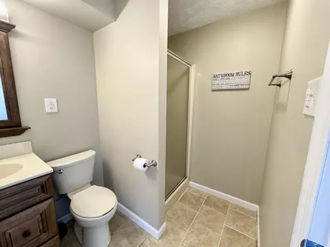 Bath - 1624 Pleasant View Dr, Talbott, TN 37877 photo 6 of 6