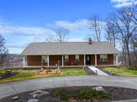 3660 Meadowland Dr, Morristown, TN 37814