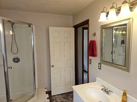 Bath - 224 Old Lee Hwy, Eidson, TN 37731 photo 4 of 8