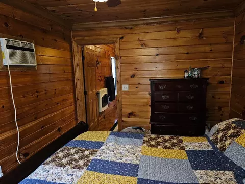 Bedroom - 224 Old Lee Hwy, Eidson, TN 37731 photo 2 of 6