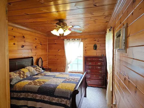Bedroom - 224 Old Lee Hwy, Eidson, TN 37731 photo 1 of 6