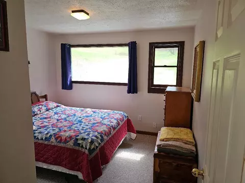 Bedroom - 224 Old Lee Hwy, Eidson, TN 37731 photo 4 of 6