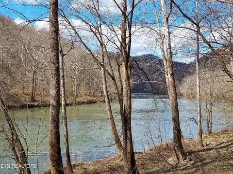 2817 Pawpaw Rd, Thorn Hill, TN 37881
