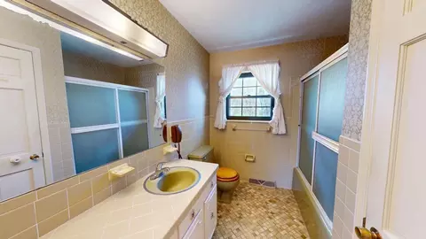 Bath - 386 Jerry Dr, Talbott, TN 37877 photo 1 of 6