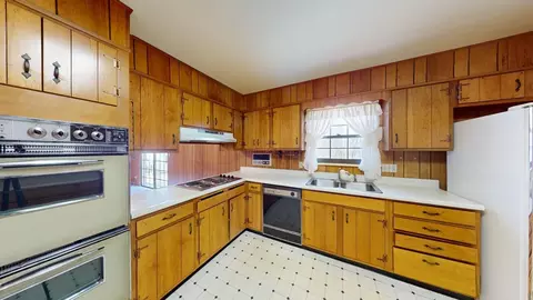 Kitchen - 386 Jerry Dr, Talbott, TN 37877 photo 2 of 3