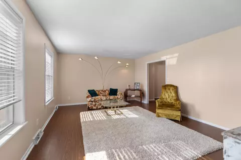 Living - 925 Ronald Dr, Talbott, TN 37877 photo 1 of 4