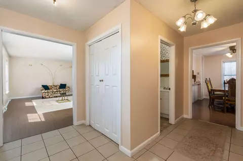 Entry Way - 925 Ronald Dr, Talbott, TN 37877 photo 2 of 4
