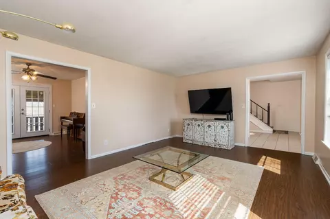 Living - 925 Ronald Dr, Talbott, TN 37877 photo 2 of 4