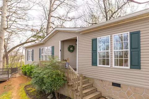 628 St Johns Dr, Dandridge, TN 37725
