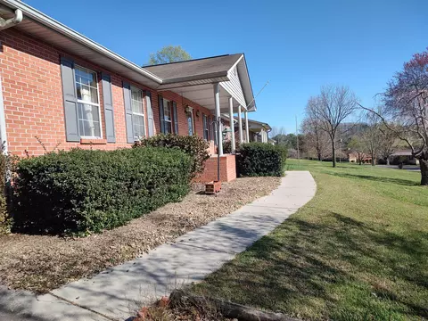800 Pinewood Cir, Morristown, TN 37814