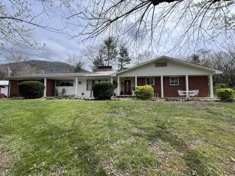 2262 Hartford Rd, Cosby, TN 37722