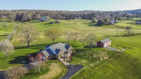121 Angie Ln, Dandridge, TN 37725