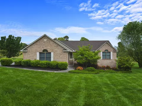 270 Battlefield Dr, Dandridge, TN 37725