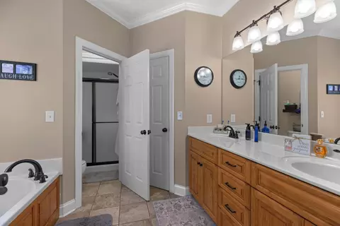 Bath - 2391 Boat Dock Rd, Talbott, TN 37877 photo 1 of 4