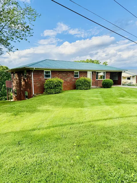 5746 Smokey View Dr, Morristown, TN 37814