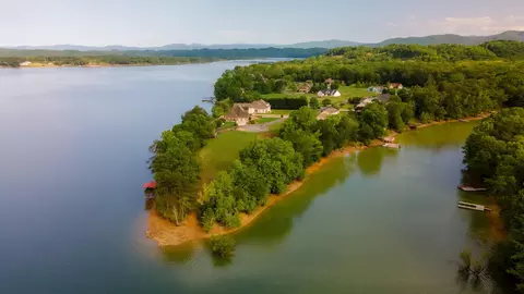 169 Plantation Point Dr, Dandridge, TN 37725
