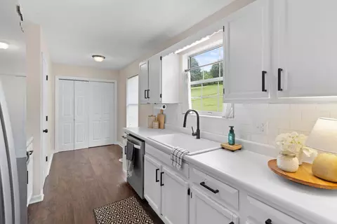 Kitchen - 1710 Allen Rd, Talbott, TN 37877 photo 1 of 2