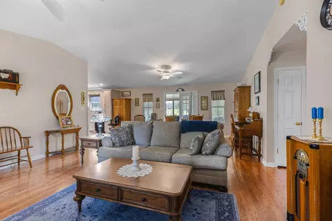 Living - 6916 Westgate Cir, Talbott, TN 37877 photo 3 of 3