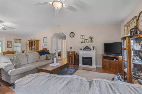Living - 6916 Westgate Cir, Talbott, TN 37877 photo 1 of 3