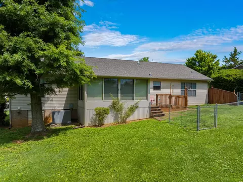 Exterior - 6916 Westgate Cir, Talbott, TN 37877 photo 12 of 13