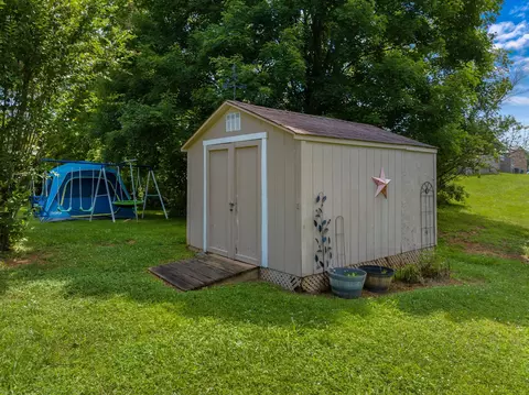 Exterior - 6916 Westgate Cir, Talbott, TN 37877 photo 10 of 13