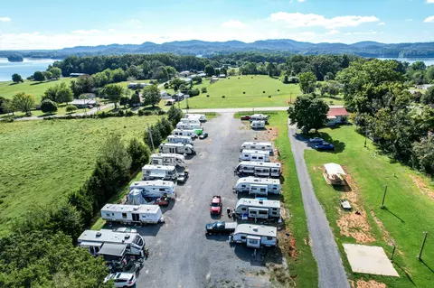 5416 Lakeshore Dr, Bean Station, TN 37708