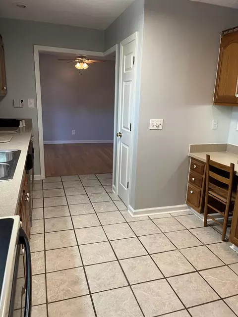 Kitchen - 502 Alpine Cir, Talbott, TN 37877 photo 2 of 7