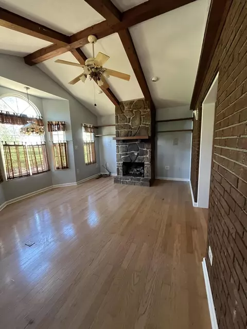 Living - 502 Alpine Cir, Talbott, TN 37877 photo 2 of 6
