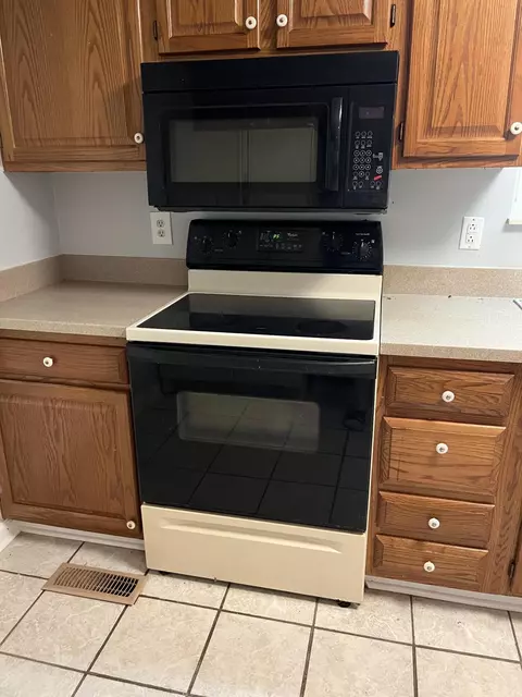 Kitchen - 502 Alpine Cir, Talbott, TN 37877 photo 5 of 7