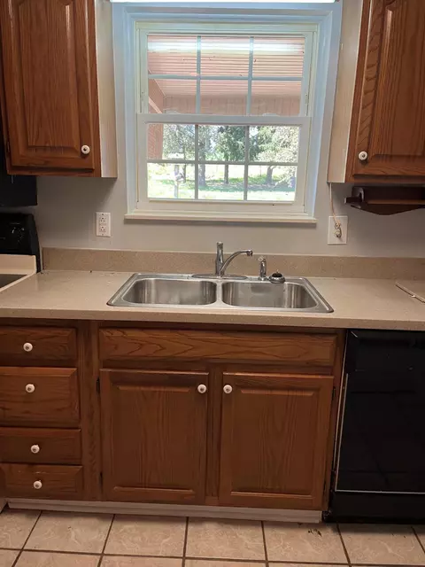 Kitchen - 502 Alpine Cir, Talbott, TN 37877 photo 6 of 7