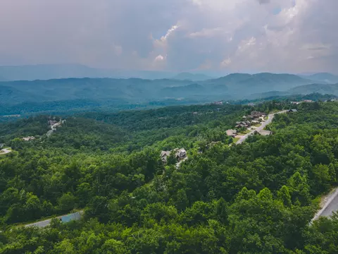 3302 Summit Trails Dr, Sevierville, TN 37862