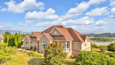 424 River Bend Dr, Dandridge, TN 37725