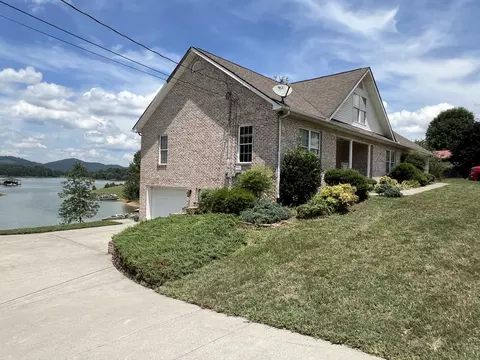 2950 Scenic Lake Cir, Morristown, TN 37814