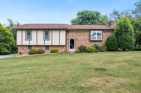 2110 Seven Oaks Dr, Morristown, TN 37814
