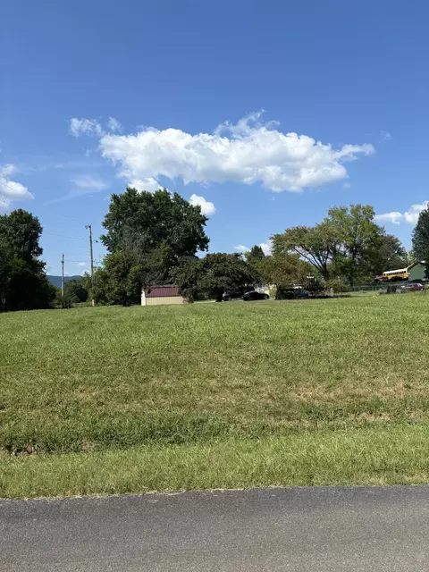 000 Hickory St, Bean Station, TN 37708