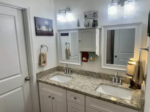 Bath - 909 Erica Drive Dr, Talbott, TN 37877 photo 2 of 3