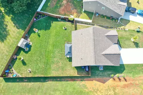 View/Area - 909 Erica Drive Dr, Talbott, TN 37877 photo 7 of 8
