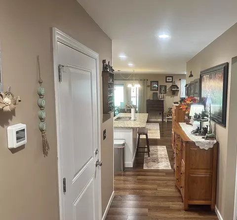 Entry Way - 909 Erica Drive Dr, Talbott, TN 37877 photo 2 of 2