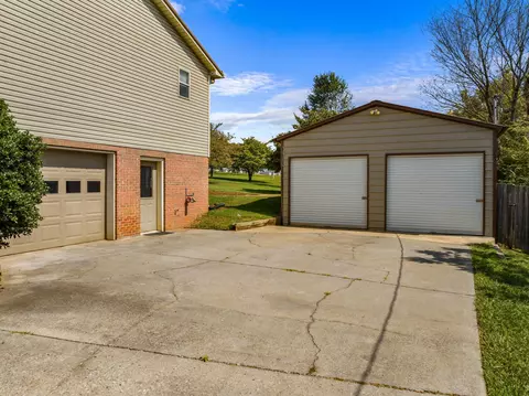 2666 Mayfield Dr, Talbott, TN 37877 photo 2