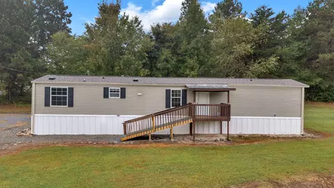 1007 Swannslyvania Rd, Dandridge, TN 37725