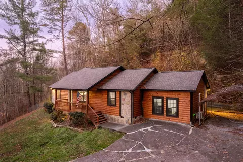 3764 Dollys Dr, Sevierville, TN 37876