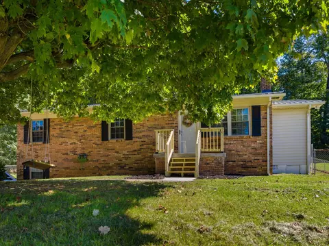 1688 Elgin Dr, Morristown, TN 37814